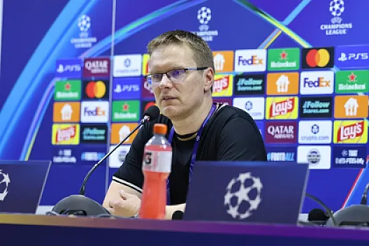 Valdas Dambrauskas: "Qəzet paylamışam, pabda döşəmələri cilalamışam"
