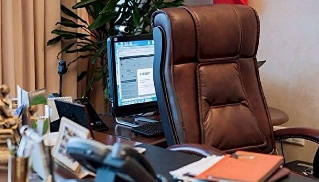 Keçmiş nazir axtarışa verildi 