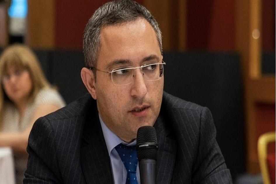 Maliyyə nazirinə yeni müşavir təyin edildi