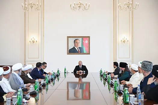 İlham Əliyev beynəlxalq konfransların iştirakçılarını qəbul edib