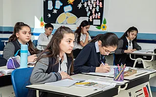 Məktəblərdə yayılan bu sənəd etiraz doğurdu -