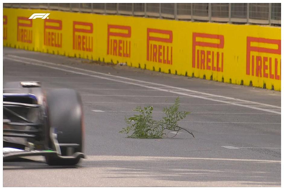 Bakıda "Formula 1" trasına ağac budağı düşüb