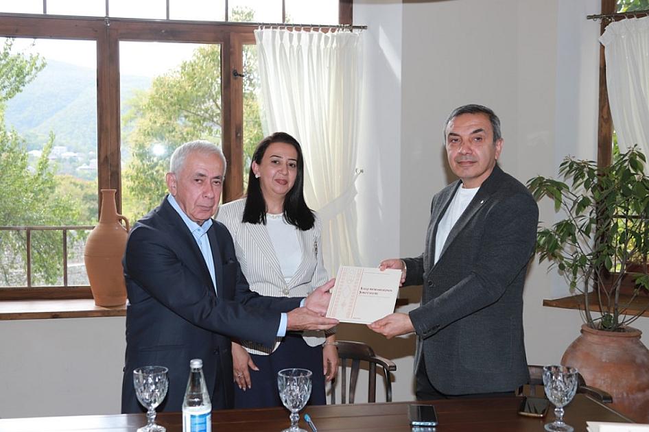 “Xalq memarlığının Şəki üslubu. Onu formalaşdıran fasad naxışları” -