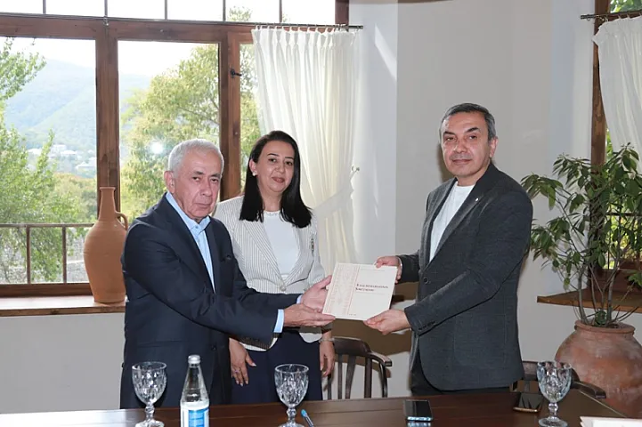 “Xalq memarlığının Şəki üslubu. Onu formalaşdıran fasad naxışları” -