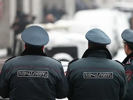 Ermənistanda sərxoş sürücü polislərə atəş açıb