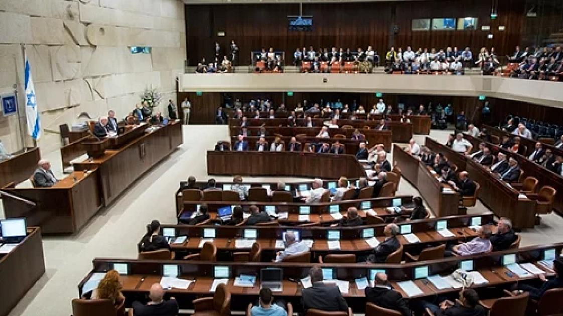 İsraildə bayraqlar yarıya endirildi