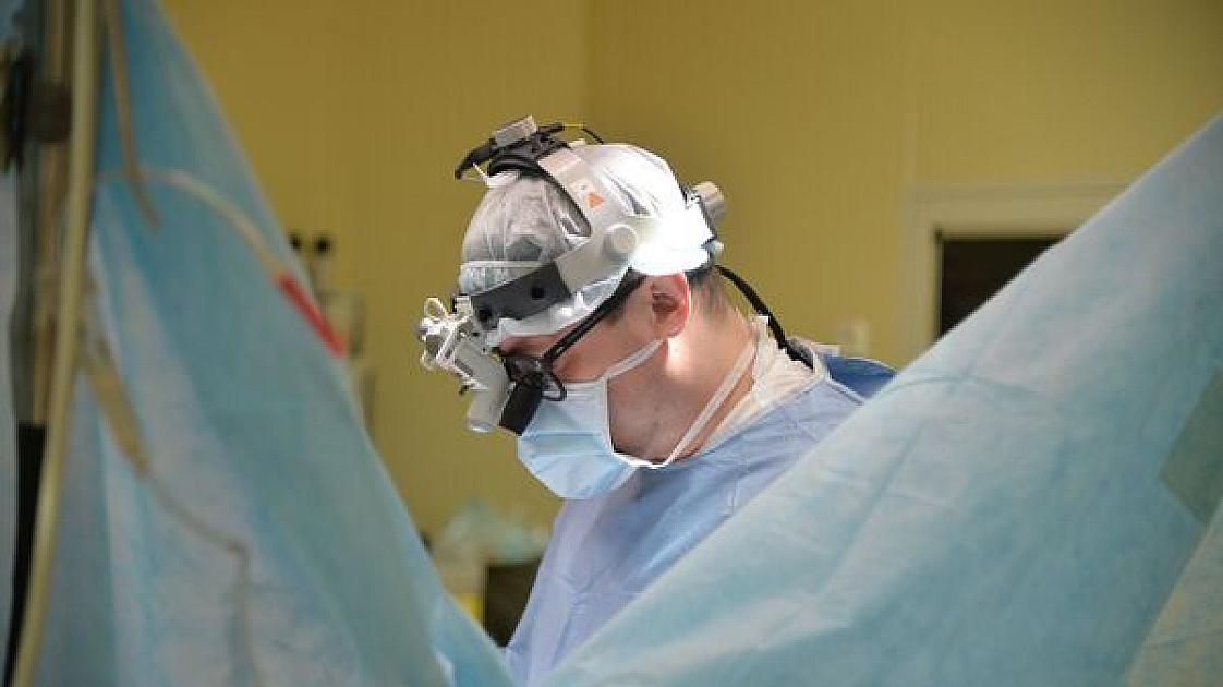 Qanunsuz plastik əməliyyat edən iki həkim cəzalandırıldı