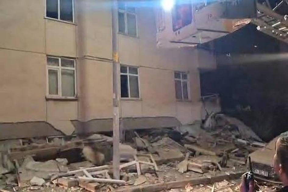 İstanbulda bina çöküb, 