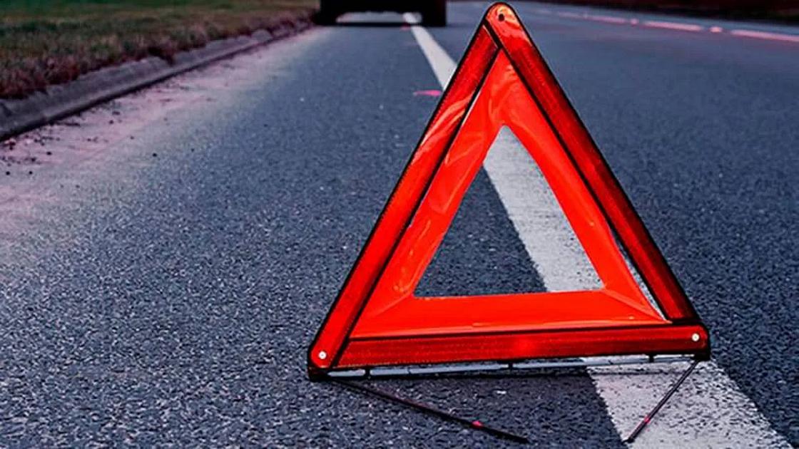 Şüvəlanda avtobusla minik maşını toqquşub,