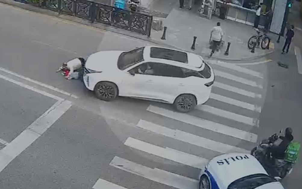Maşınla ana və uşağının üstündən keçdi - Polis köməyə çatdı - 