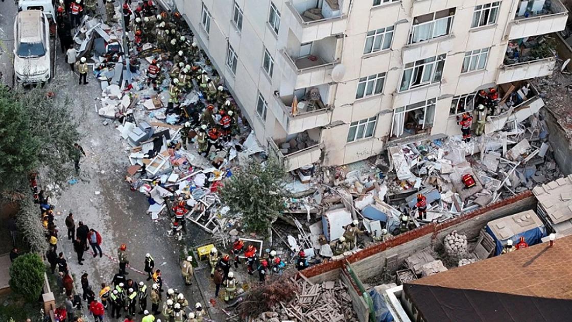İstanbulda çökən binada ölənlərin sayı 5-ə yüksəldi