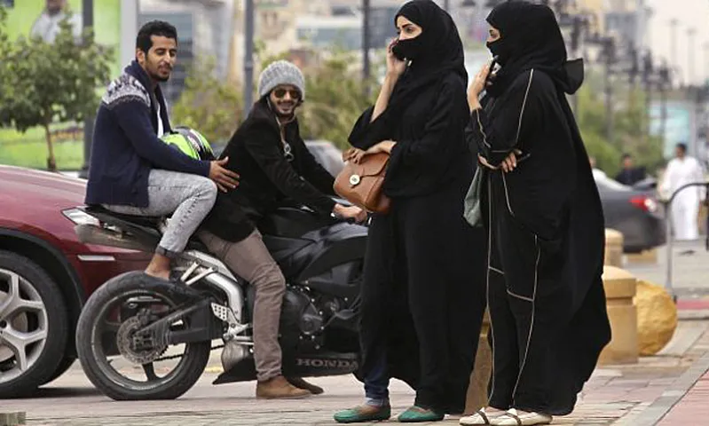 "Niqab kişinin gözündə olmalıdır, qadının üzündə yox!" - 