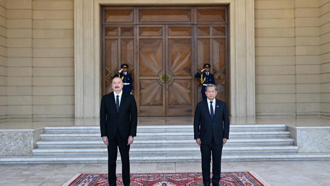İlham Əliyev Kamboca Baş nazirini qarşıladı -