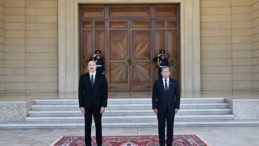 İlham Əliyev Kamboca Baş nazirini qarşıladı -