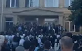 Məktəbli forması ilə bağlı qaydalara etiraz edən 