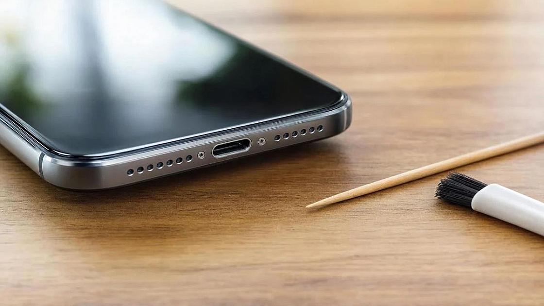 Telefonunu diş çöpü ilə təmizləyənlər