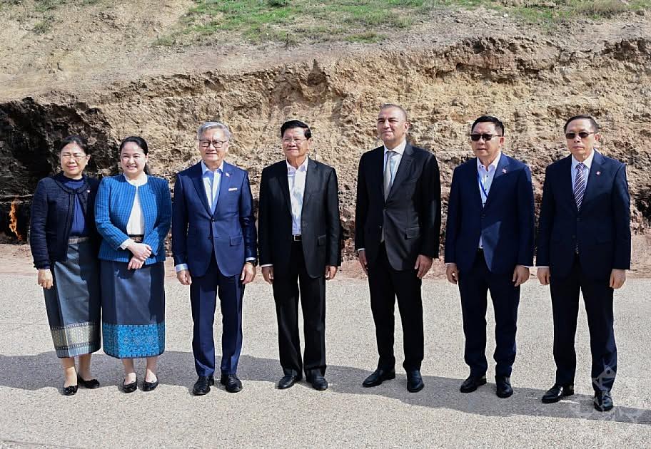 Laos Prezidenti “Yanardağ”ı ziyarət etdi -