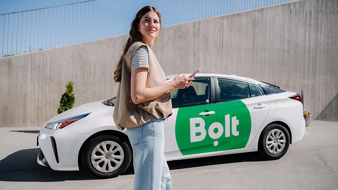 “Bolt” taksisində təhdid edilən xanım özünü maşından atdı