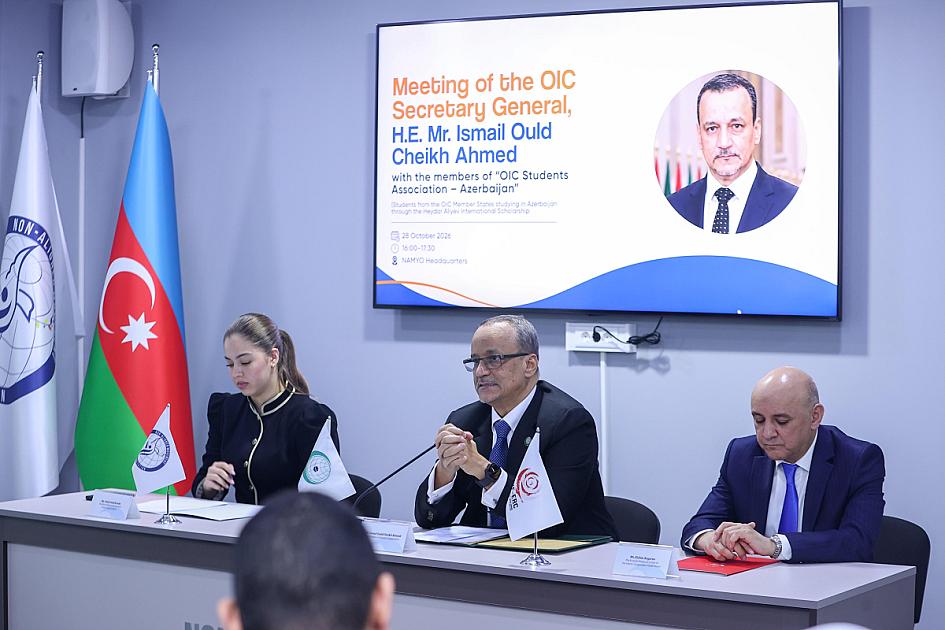 İƏT-in Baş katibi Azərbaycanda təqaüdlə təhsil alan xarici tələbələrlə görüşüb - 