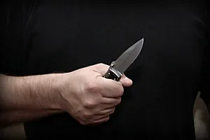 Gözəllik salonunda cinayət: qadın tanışı tərəfindən bıçaqlandı