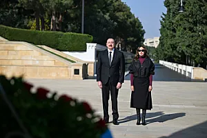 İlham Əliyevlə Mehriban Əliyeva Şəhidlər xiyabanını ziyarət etdilər