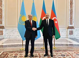 Tokayev İlham Əliyevi 
