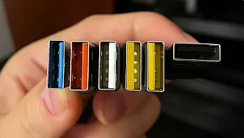 USB kabelləri buna görə fərqli rəngdə olurmuş hər birinin ayrıca mənası var