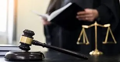 15 yaşlı yeniyetmə qız üstündə