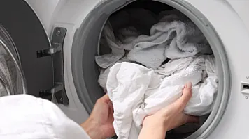 Bu səbəbdən paltarlarınızı 40 dərəcədə yumaq olmaz