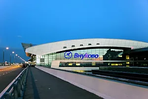 Moskvanın Vnukovo hava limanı bütün