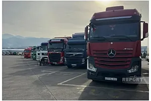 Gürcüstan gömrüyündə saxlanılan Azərbaycanın yük avtomobilləri 