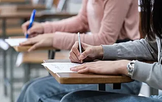 Xaricdə təhsil alanlar imtahan verəcək