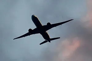 Səkkiz hava limanı fəaliyyətini dayandırdı-