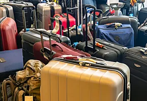 Aeroportda unudulan baqajlar ucuz qiymətə satılır? - 