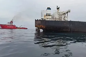Türkiyə sahillərində yanan gəmi 