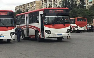 Marşrut avtobusu qəza törətdi -