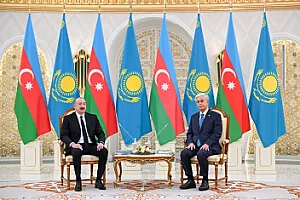 İlham Əliyev  Astanada Tokayevlə görüşüb