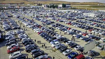 Avtomobil bazarında AJİOTAJ – Süni qiymət artıranlar cəzalandırılacaq?