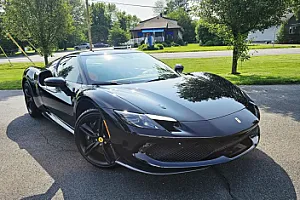 "Ferrari"ni balkonunda saxladı, cərimələndi - 