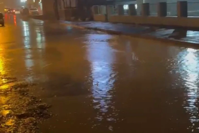 Müşviqabadda yolları su basdı - 