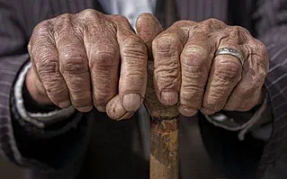 Niyə qocalığı tək keçirmək daha yaxşıdır?