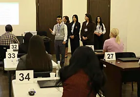 Ermənistanda vəzifəli şəxslər 