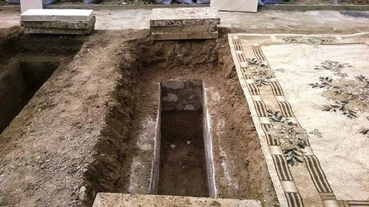 Niyə qəbirə bir ovuc torpaq atırıq?- 