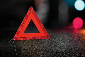 Maşın yanacaqdoldurma məntəqəsinə çırpıldı