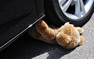 Ana və övladını avtobus vurdu - Ölən var