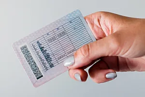 Bir cihazın quraşdırılmasına görə sürücülük vəsiqəsi ləğv edilə bilər