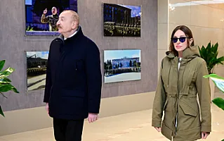 Prezidentlə xanımı Xankəndidə Zəfər parkının açılışında - 