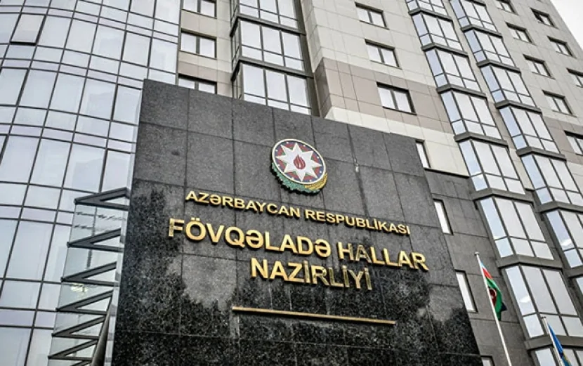 Siyəzəndə DƏHŞƏT uşaq avtomobildə 