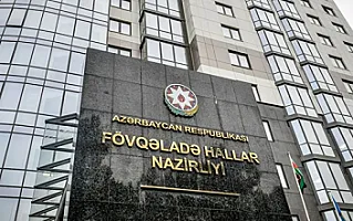 Siyəzəndə DƏHŞƏT uşaq avtomobildə 