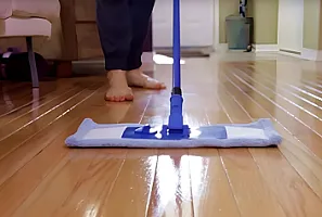 Laminat döşəmələri təmizləmək üçün sadə və ucuz hiylə: 